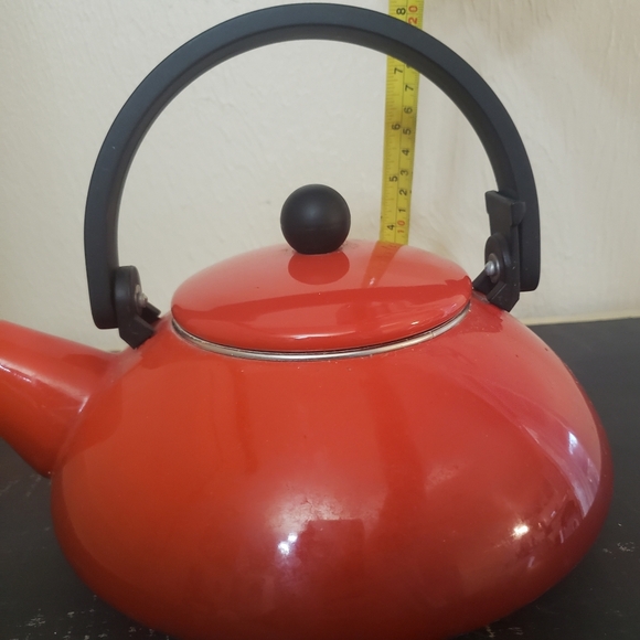 Le Creuset Tea Kettle 1.6 Quarts Orange - Picture 5 of 6